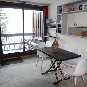 appartement-aux-pieds-des-pistes-chez-seb-et-isa.hotels-rhonealpes.com/